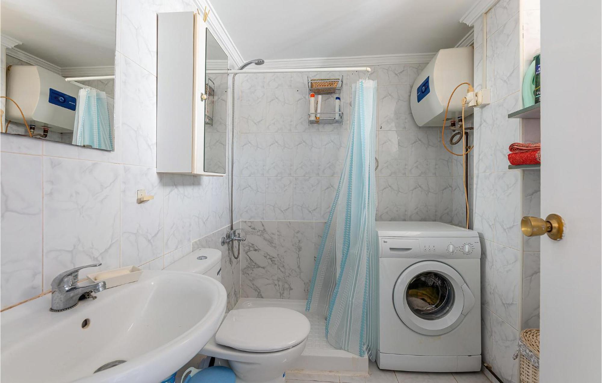 1 Bedroom Stunning In Apartment *
