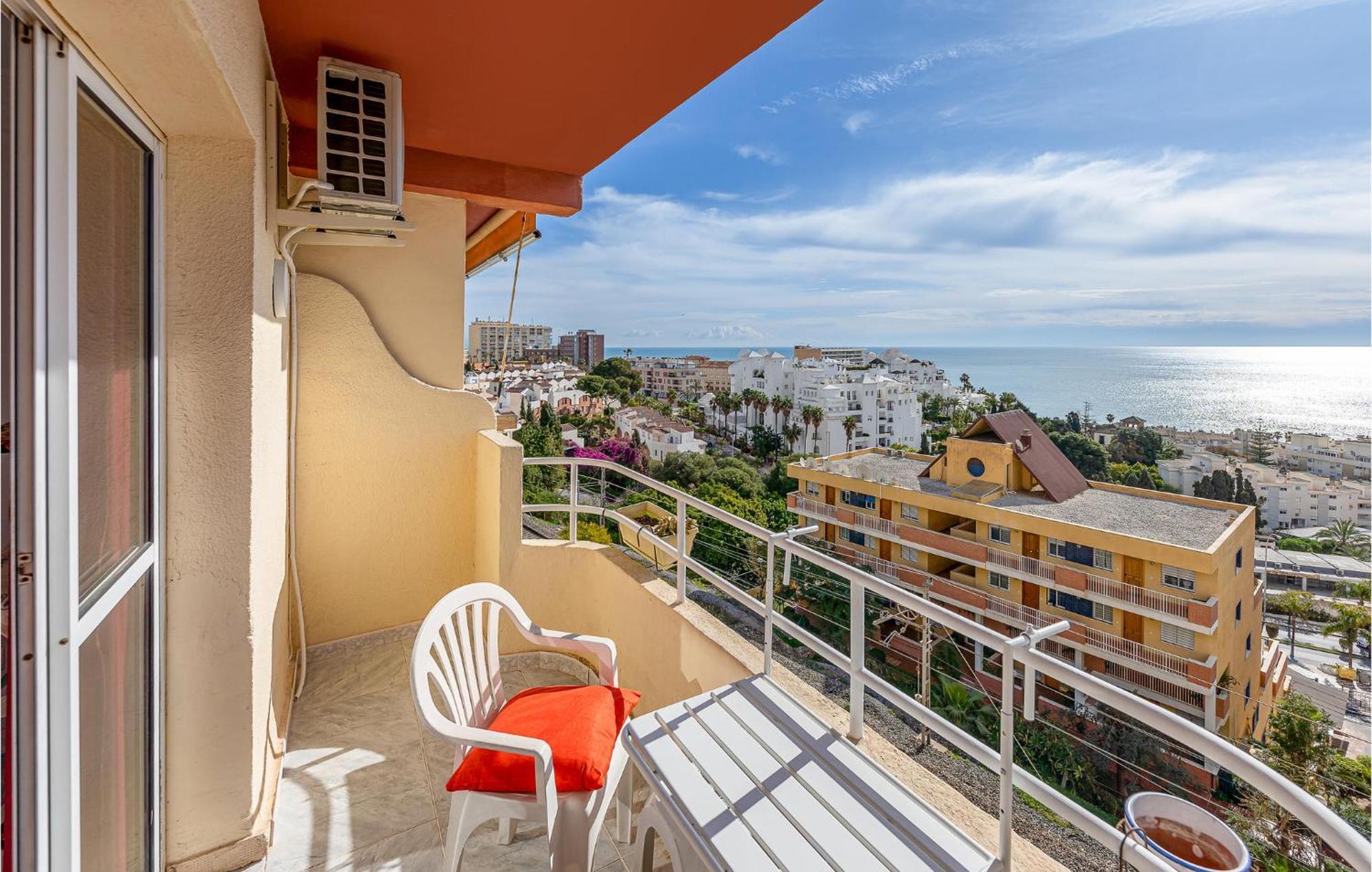 1 Bedroom Stunning In Appartement Torremolinos